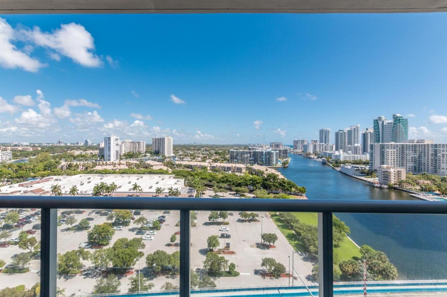 Modern One Bedroom Rental At Beach Walk Resort Miami 18Th Floor Hallandale Beach Extérieur photo