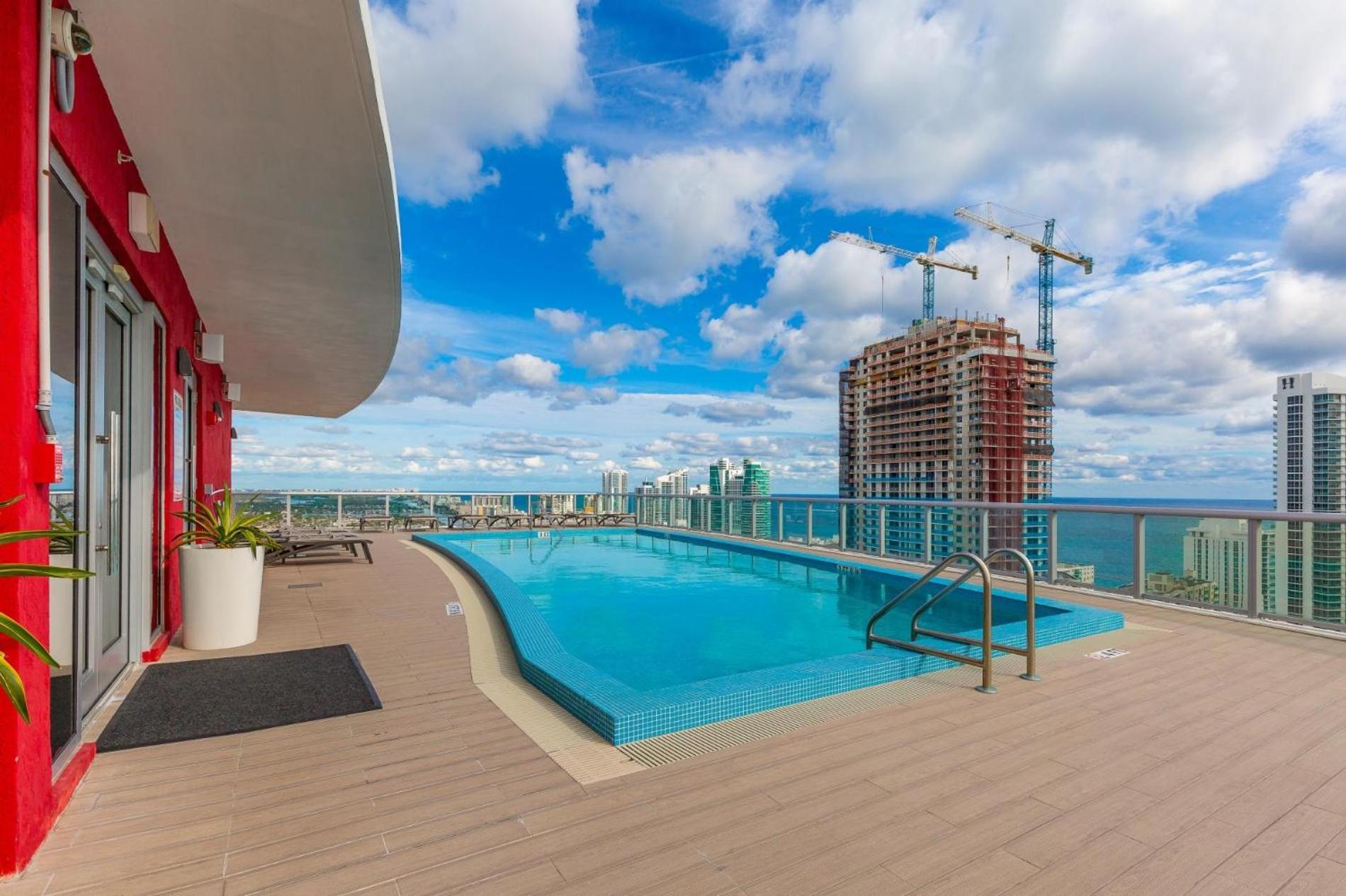 Modern One Bedroom Rental At Beach Walk Resort Miami 18Th Floor Hallandale Beach Extérieur photo