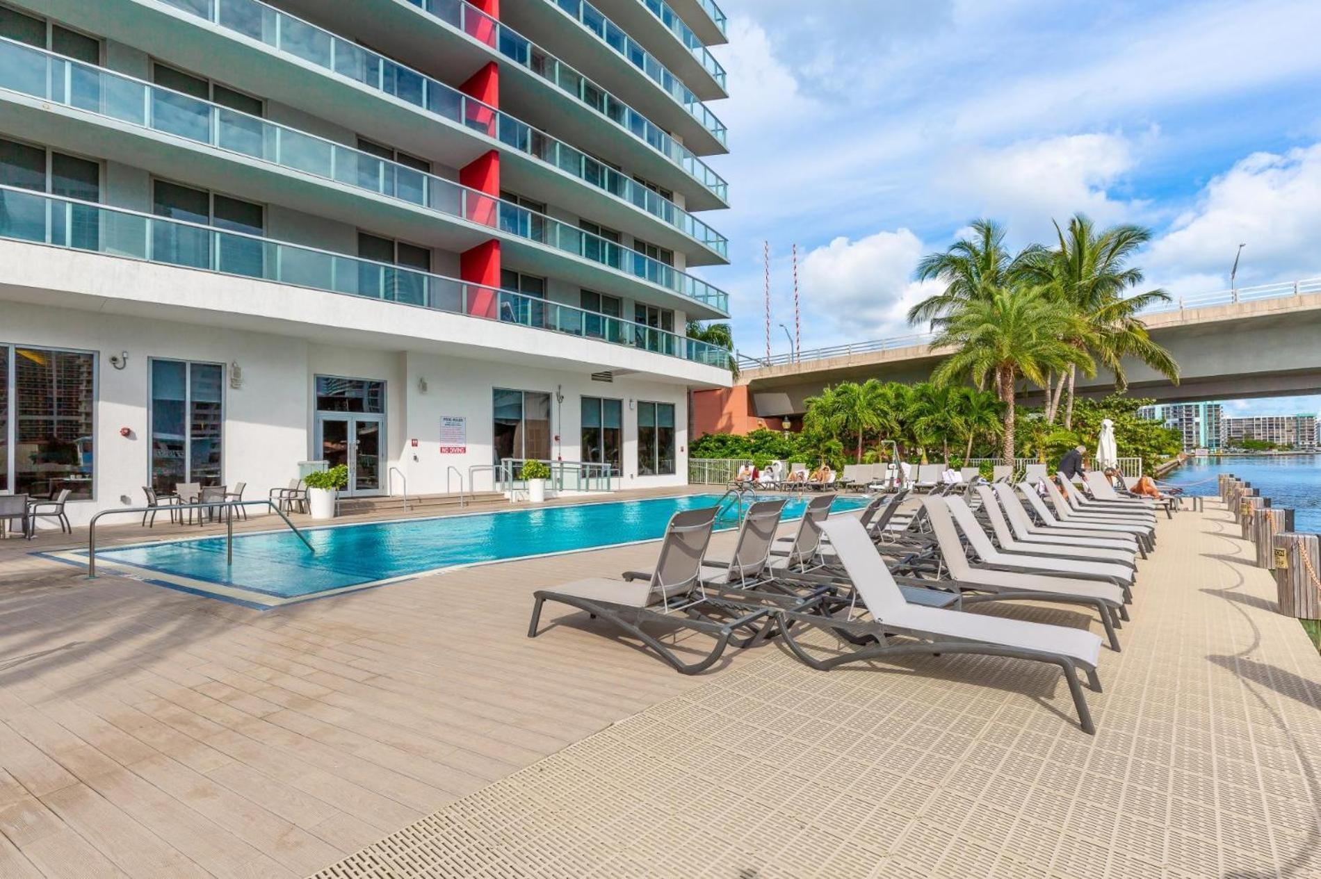 Modern One Bedroom Rental At Beach Walk Resort Miami 18Th Floor Hallandale Beach Extérieur photo