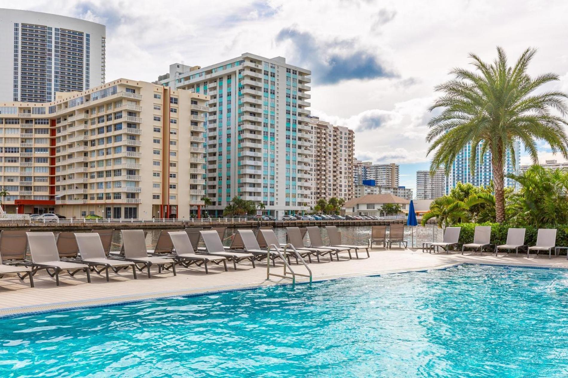 Modern One Bedroom Rental At Beach Walk Resort Miami 18Th Floor Hallandale Beach Extérieur photo